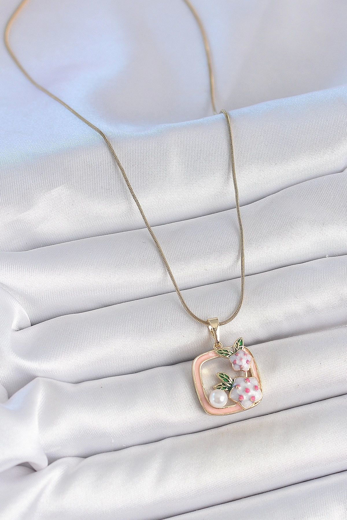 Clariss 316L Çelik Gold Renk Zincir Pembe Mineli Kare Model Çiçek İşlemel