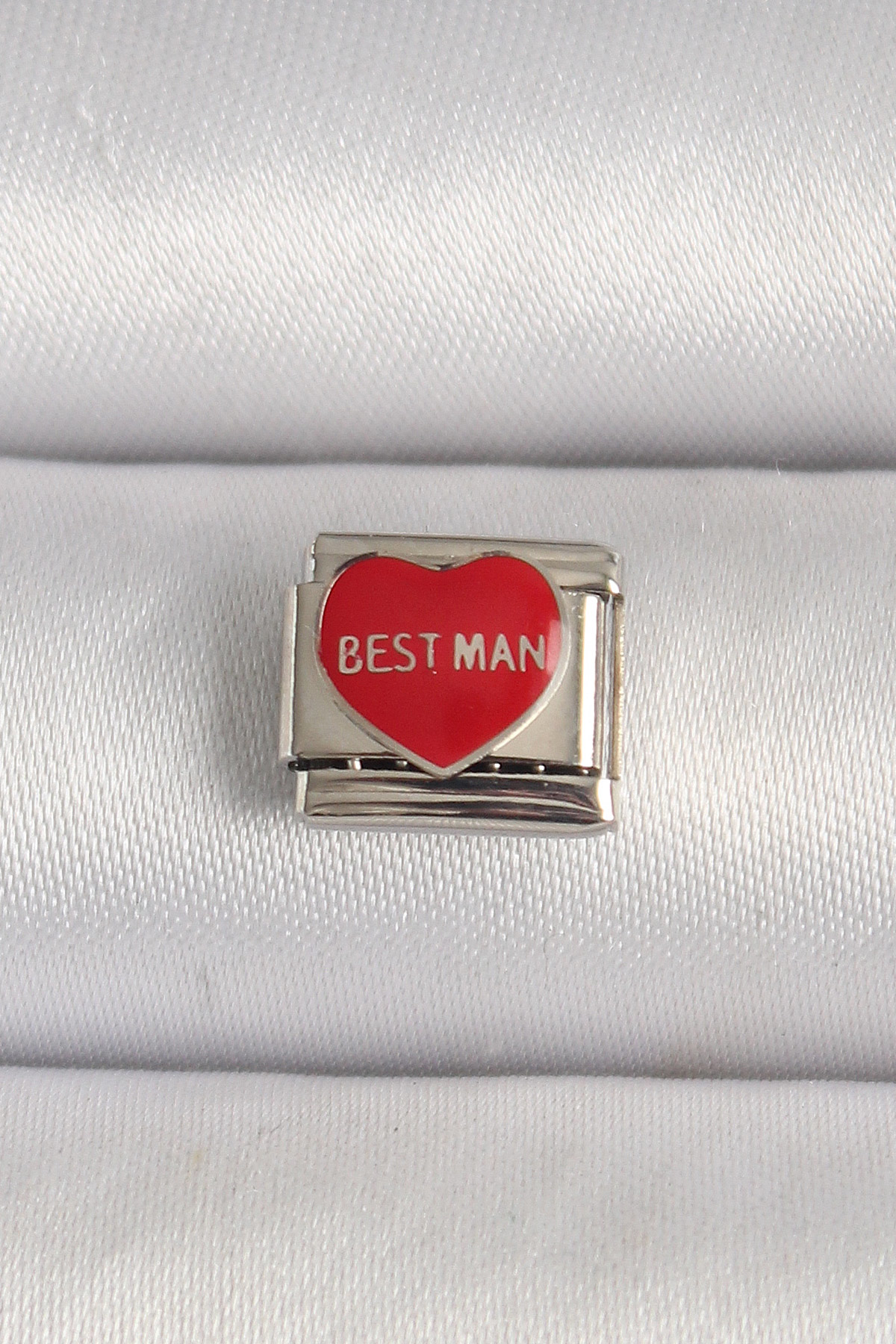 316L Çelik Gümüş Renk 'Best Man' Yazılı Kırmızı Kalp İşlemeli Nom