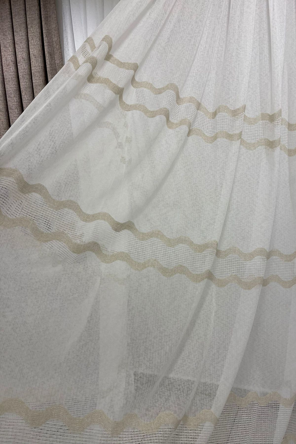 Özgün Home Aplike Clara Modern Dalgali Altin Şeritli (1/2,5 Normal Pile) Ekr