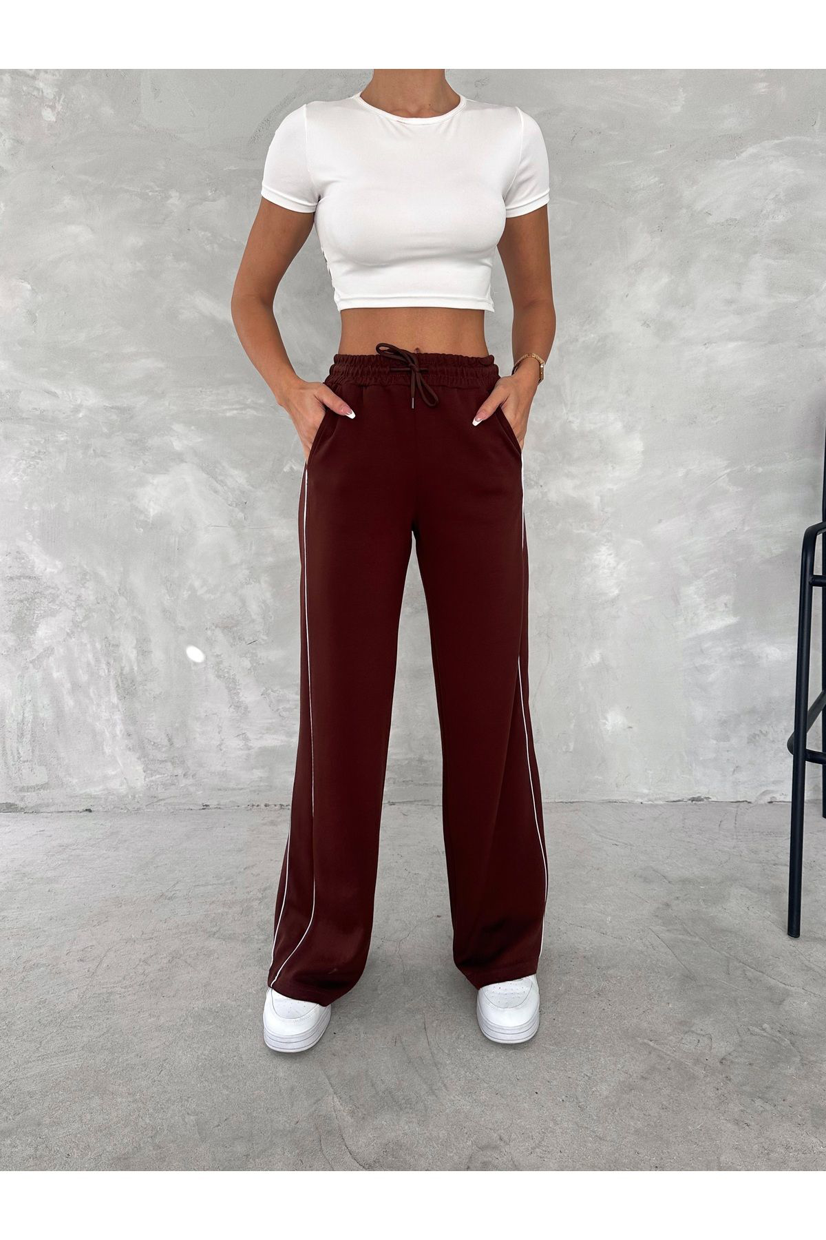 Fiolin - Basic & Cool Şerit Detayli Boru Paça Eşofman Alti