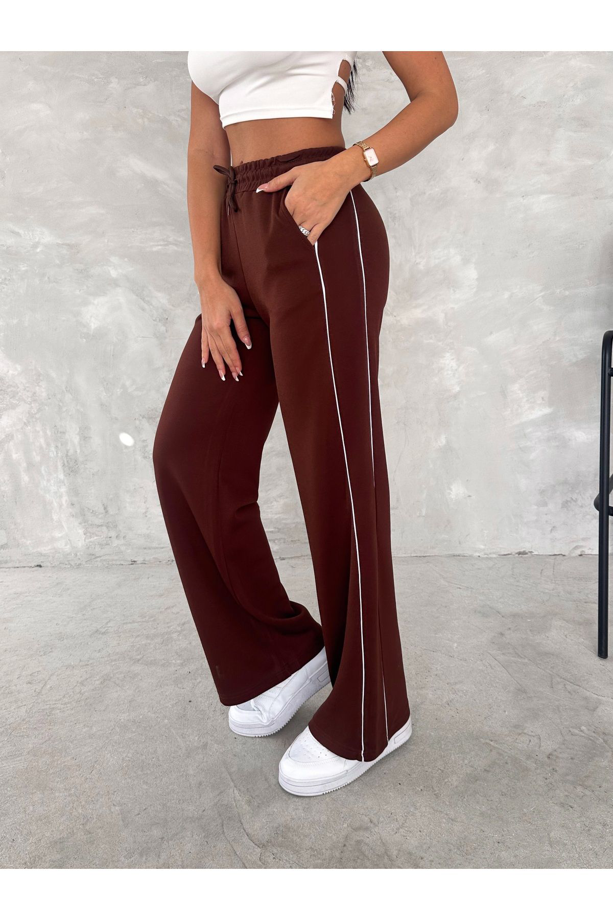 Fiolin - Basic & Cool Şerit Detayli Boru Paça Eşofman Alti