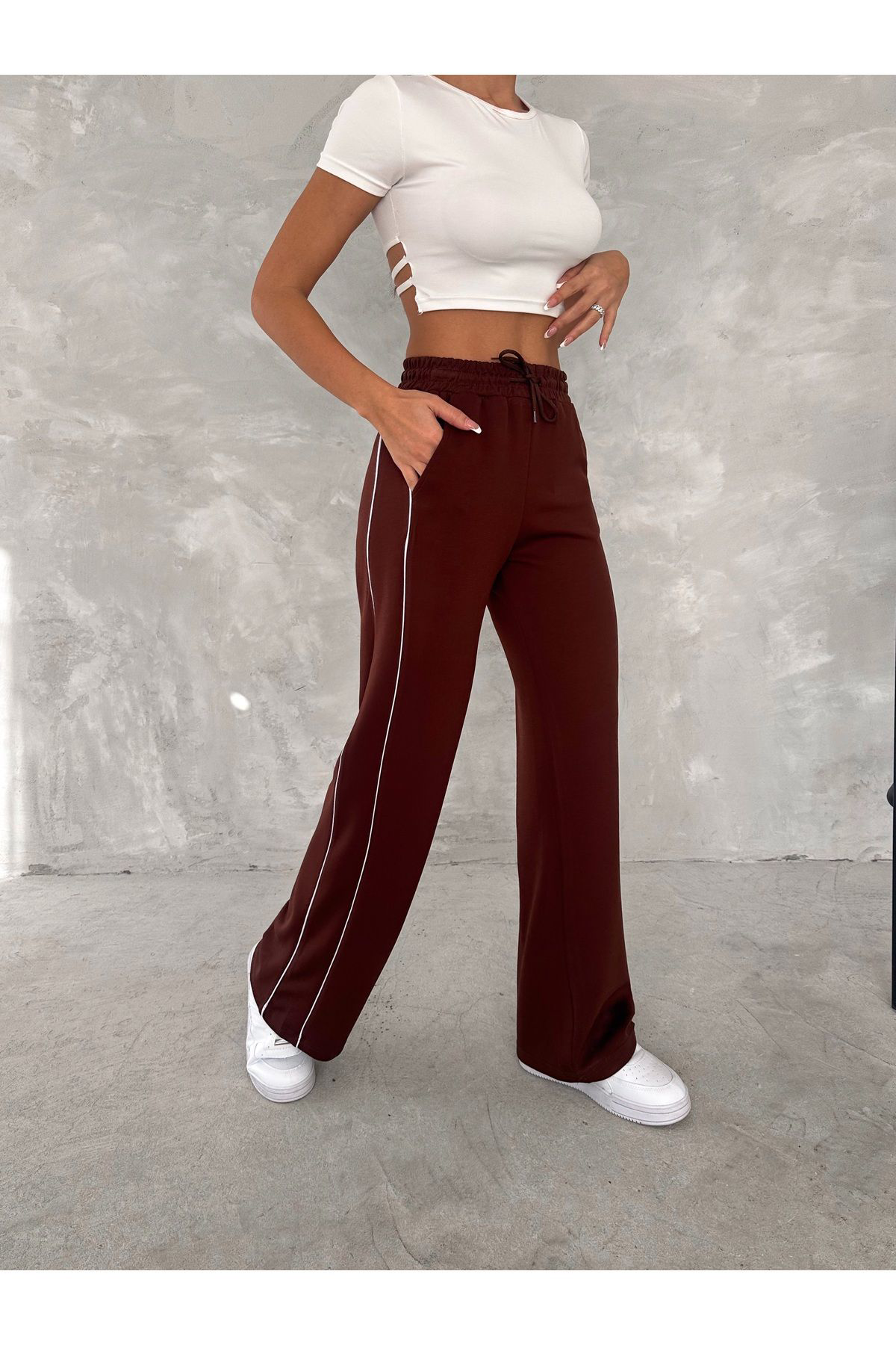 Fiolin - Basic & Cool Şerit Detayli Boru Paça Eşofman Alti