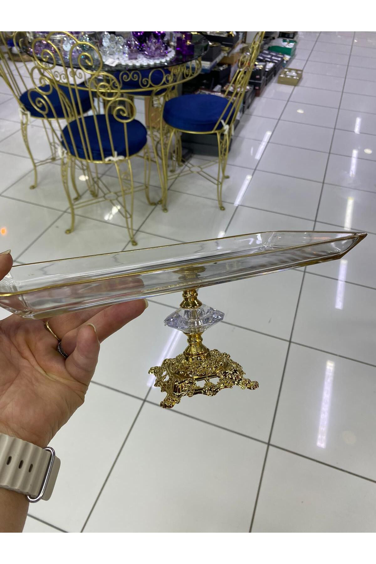Elif Aksesuar Cam Ayakli Dikdörtgen Sunum Tabaği