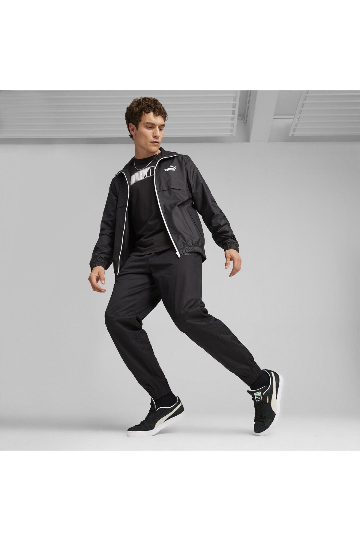 Puma Essentials Solid Erkek Siyah Kapüşonlu Rüzgarlik