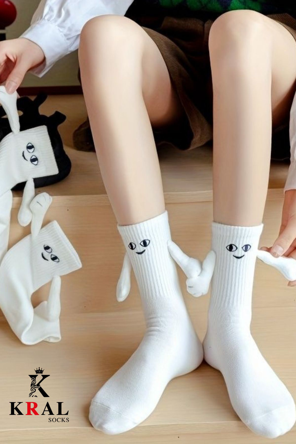 Kral Socks Kadin - Erkek Beyaz Miknatisli El Ele Tutuşan Çorap (1 Adet)