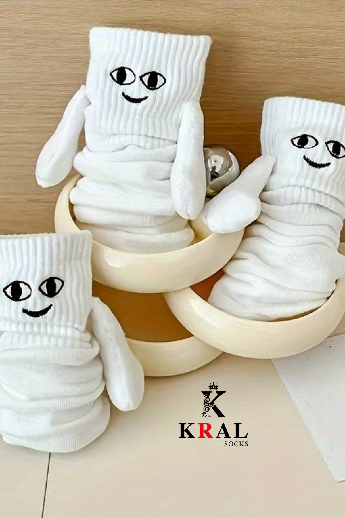 Kral Socks Kadin - Erkek Beyaz Miknatisli El Ele Tutuşan Çorap (1 Adet)