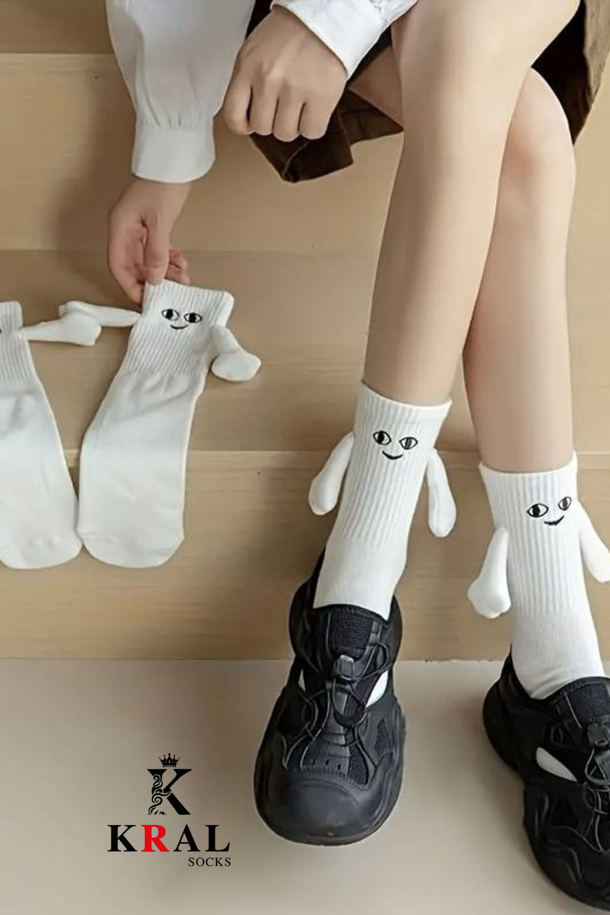 Kral Socks Kadin - Erkek Beyaz Miknatisli El Ele Tutuşan Çorap (1 Adet)