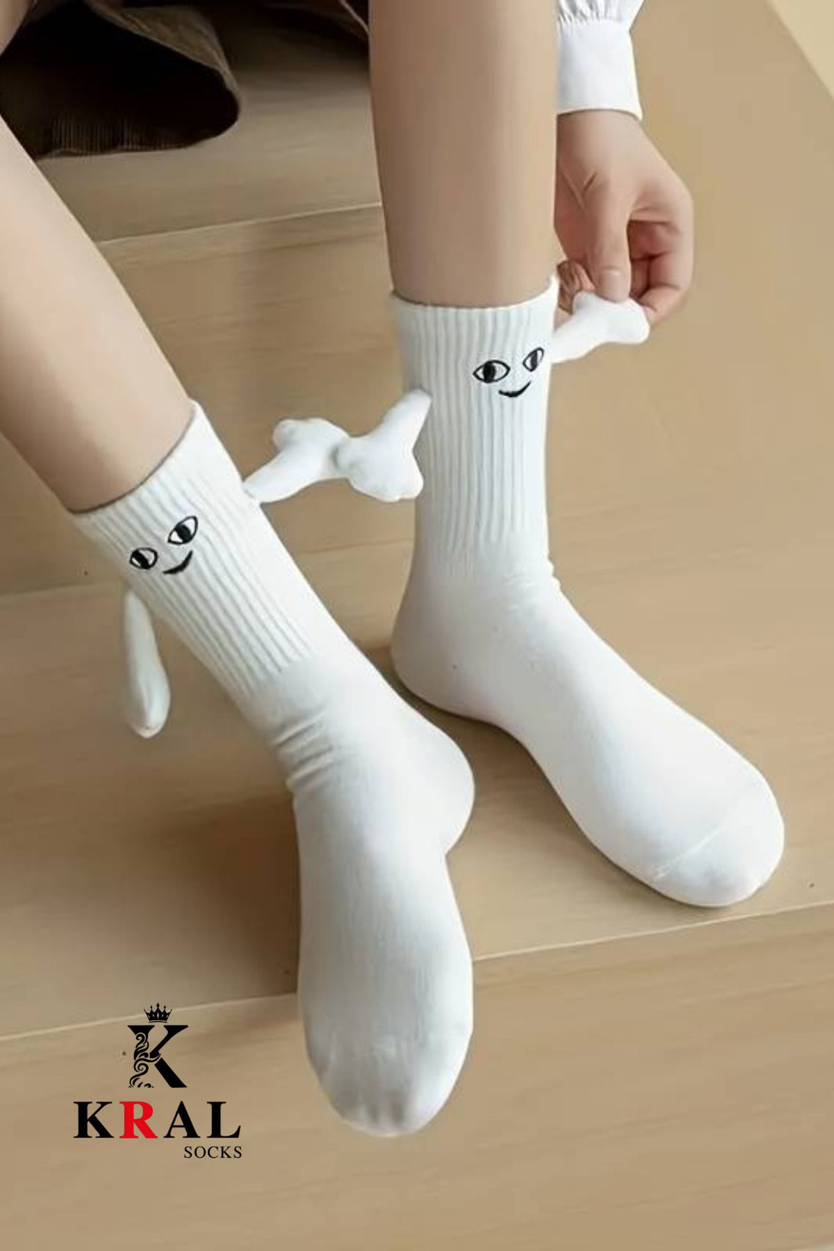 Kral Socks Kadin - Erkek Beyaz Miknatisli El Ele Tutuşan Çorap (1 Adet)