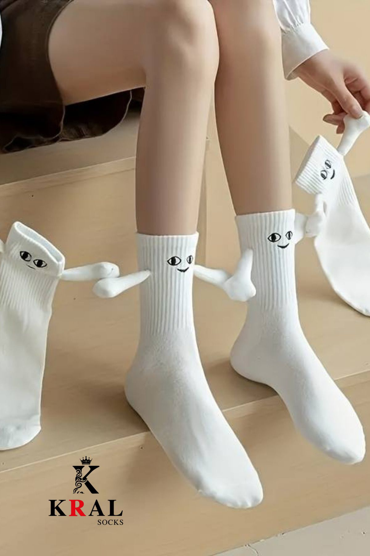 Kral Socks Kadin - Erkek Beyaz Miknatisli El Ele Tutuşan Çorap (1 Adet)