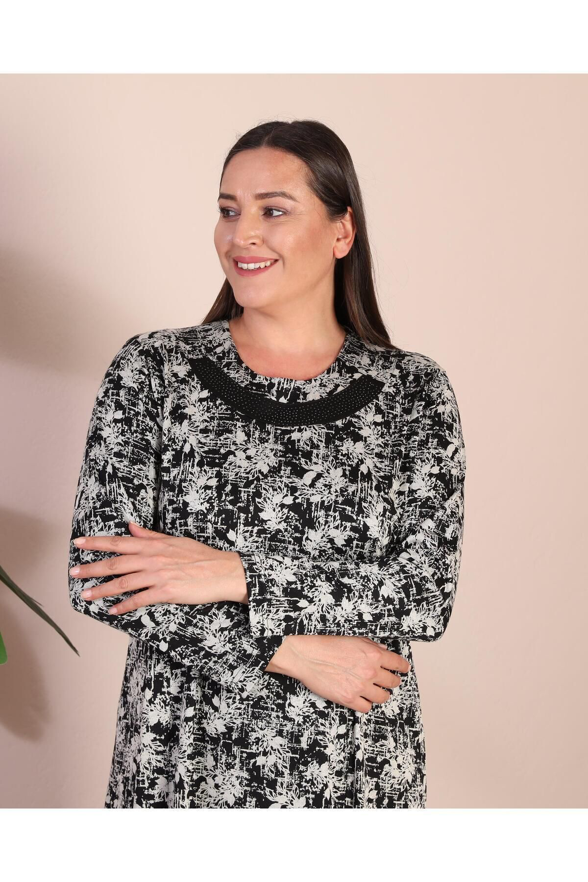 Ferace Kadin Tesettur Buyuk Beden Yakasi Garnili Anne Elbise