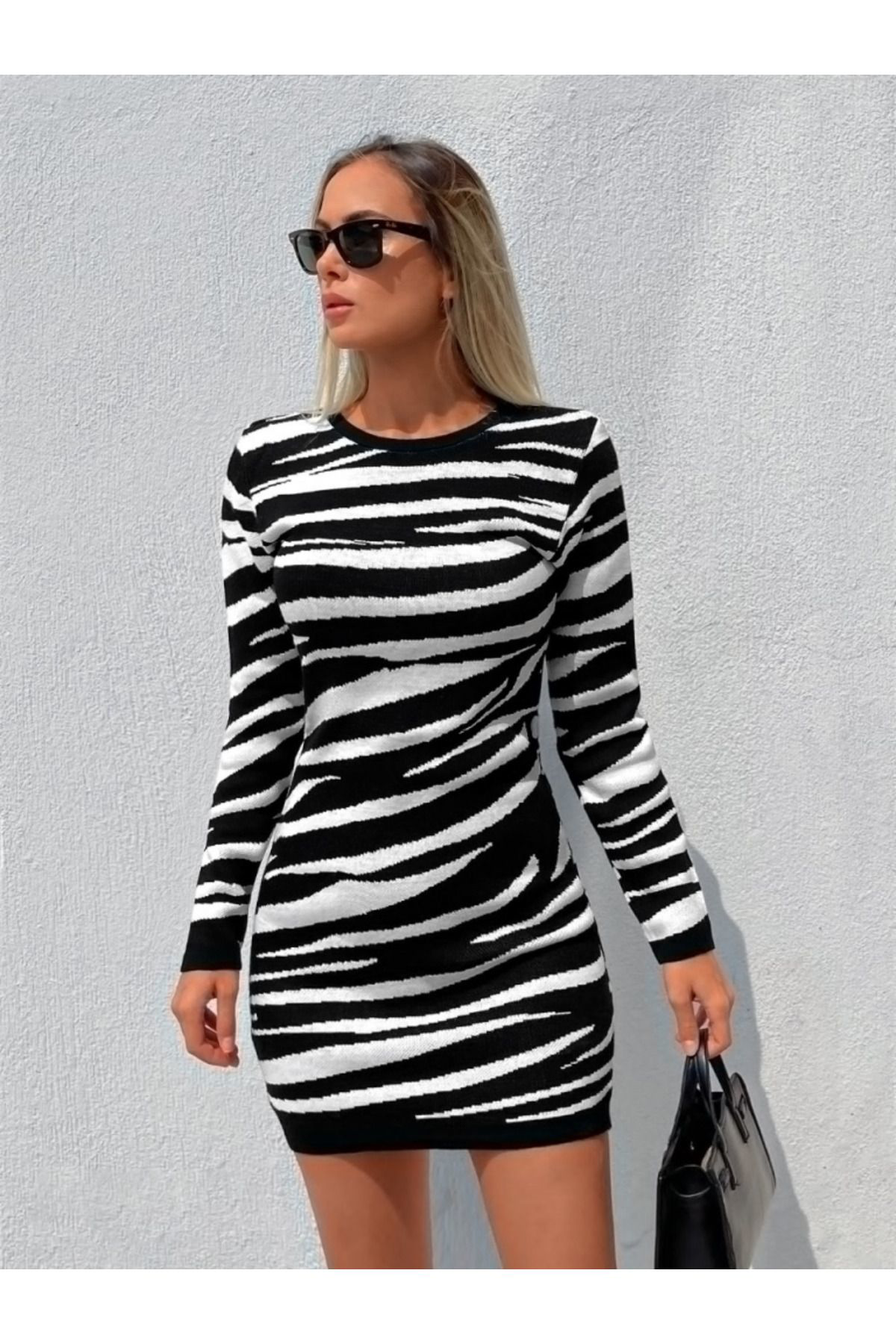 Kadın Uzun Kollu Siyah Beyaz Zebra Desen Triko Elbise