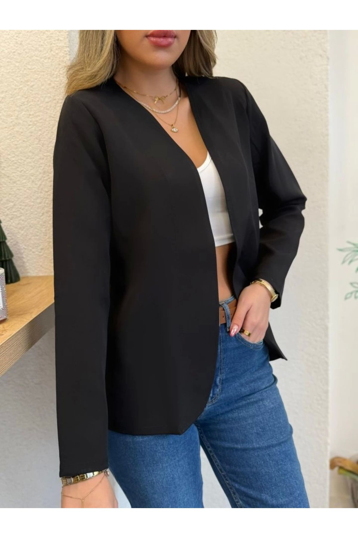 Beste Gürel Kadin Uzun Kollu Önü Açik İthal Krep Blazer Ceket