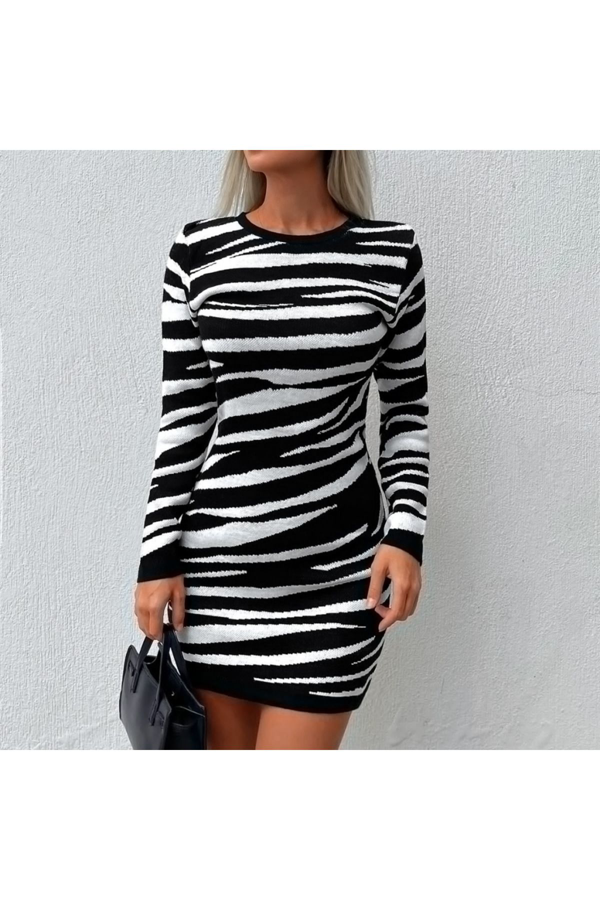 Kadın Uzun Kollu Siyah Beyaz Zebra Desen Triko Elbise