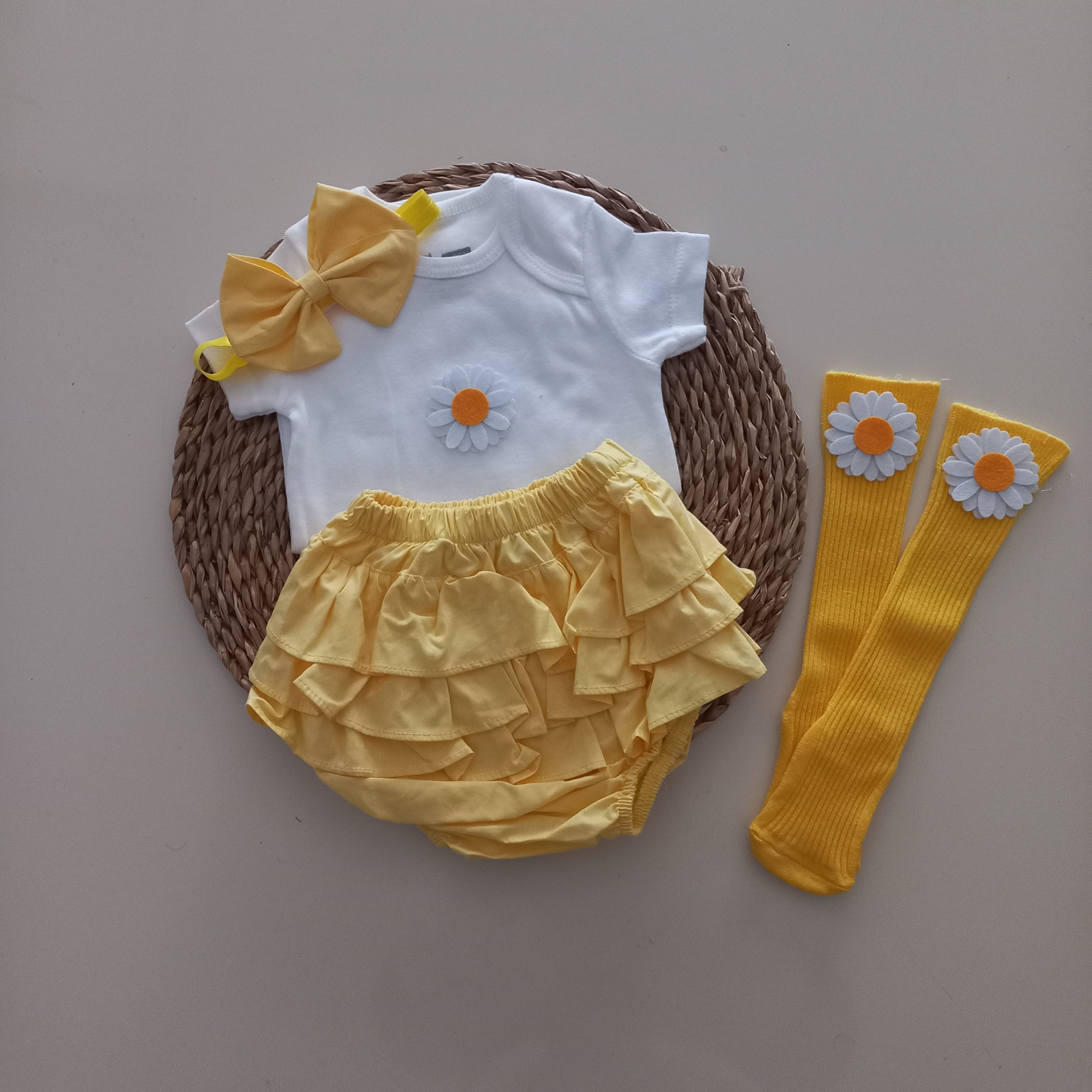 MARS BABY Kız Bebek Sarı Çiçek Fırfır Şort Etek Bodyli Çorap Takı
