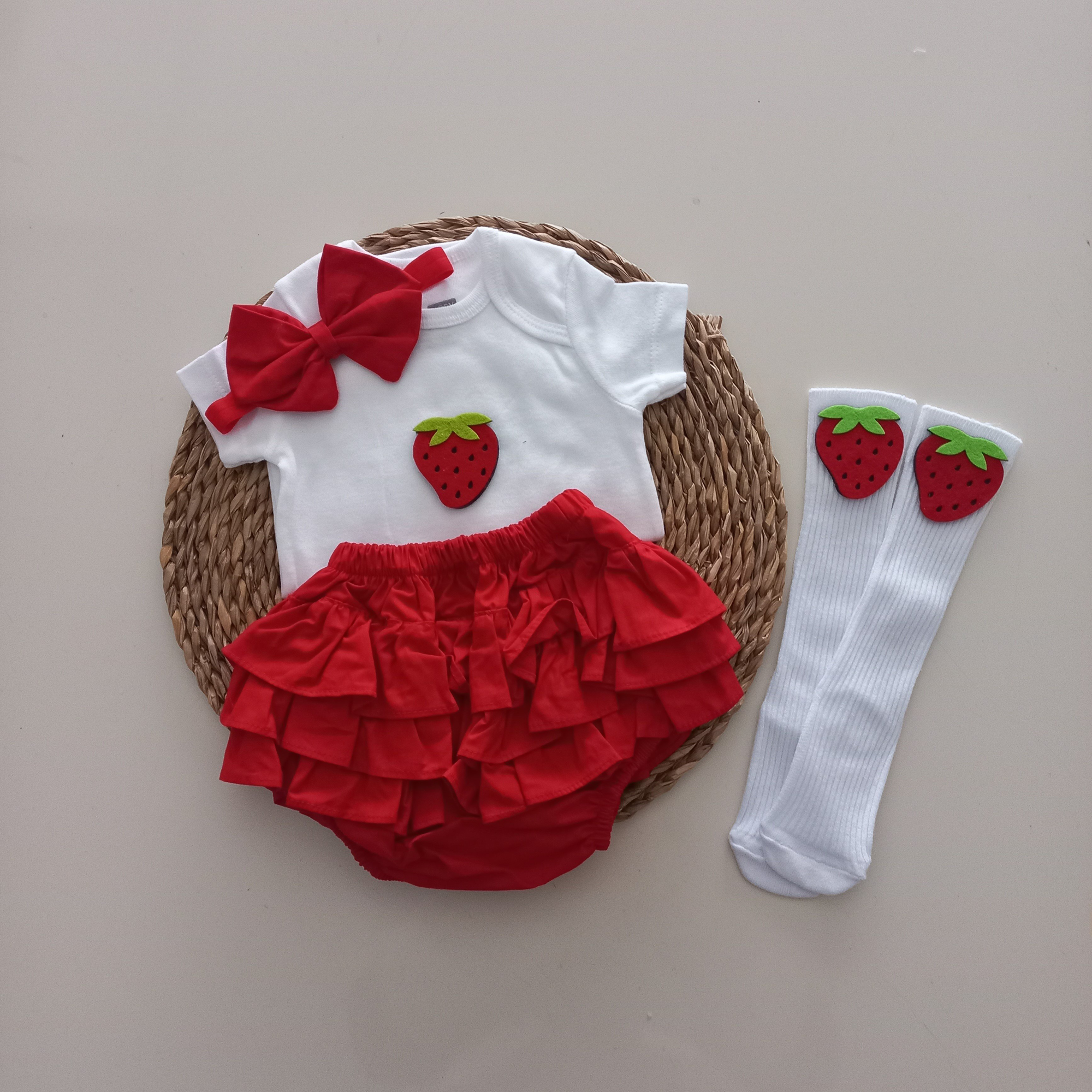 MARS BABY Kız Bebek Kırmızı Çilek Fırfır Şort Etek Bodyli Çorap T