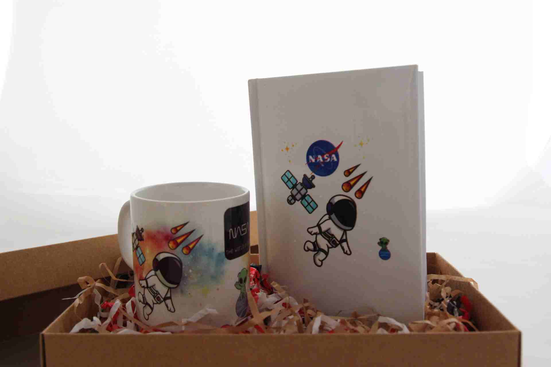 İhtiyaçavm Nasa Temali Defter Ve Nasa Tema Kupa Bardak Hediye Kutusu