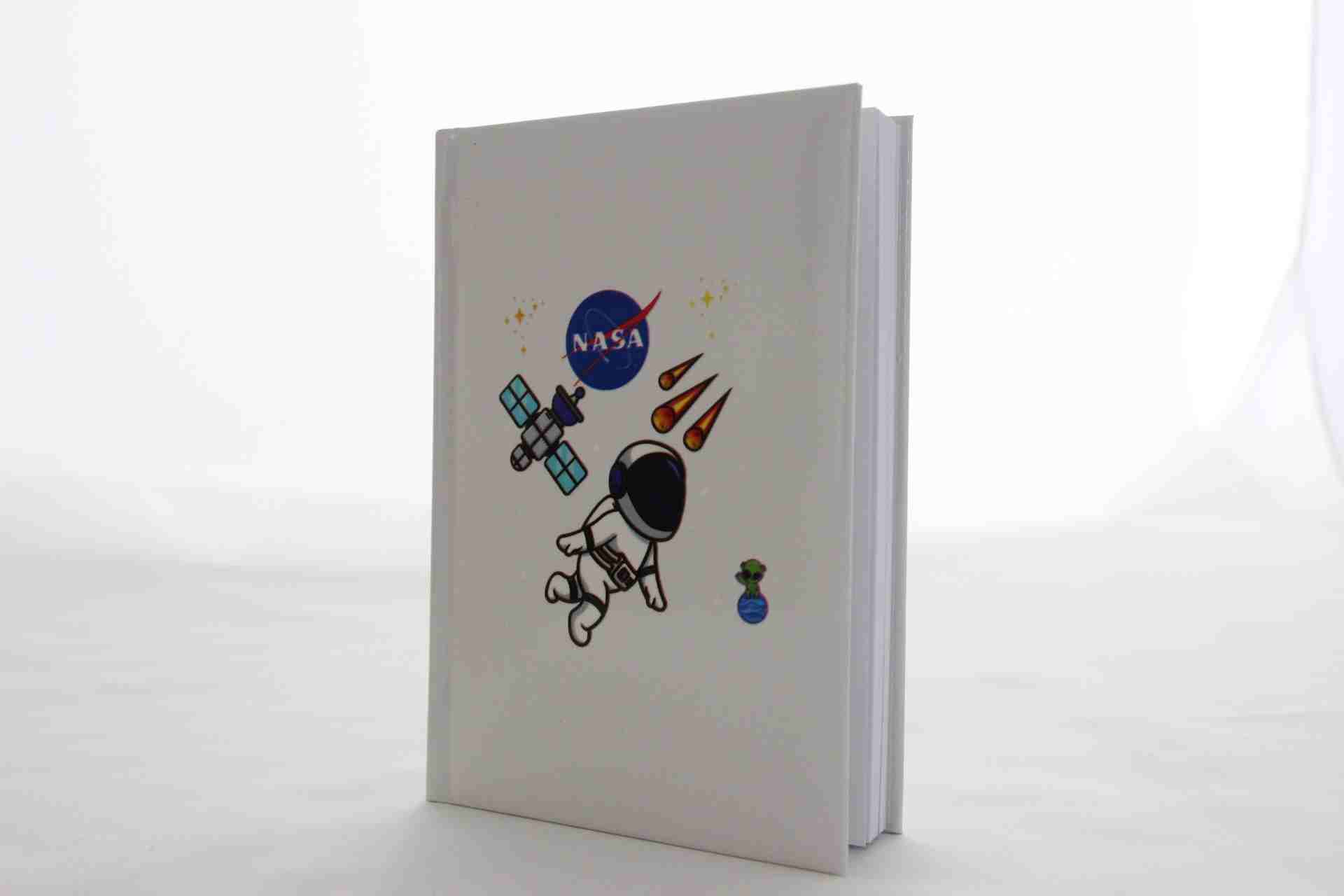 İhtiyaçavm Nasa Temali Defter Ve Nasa Tema Kupa Bardak Hediye Kutusu