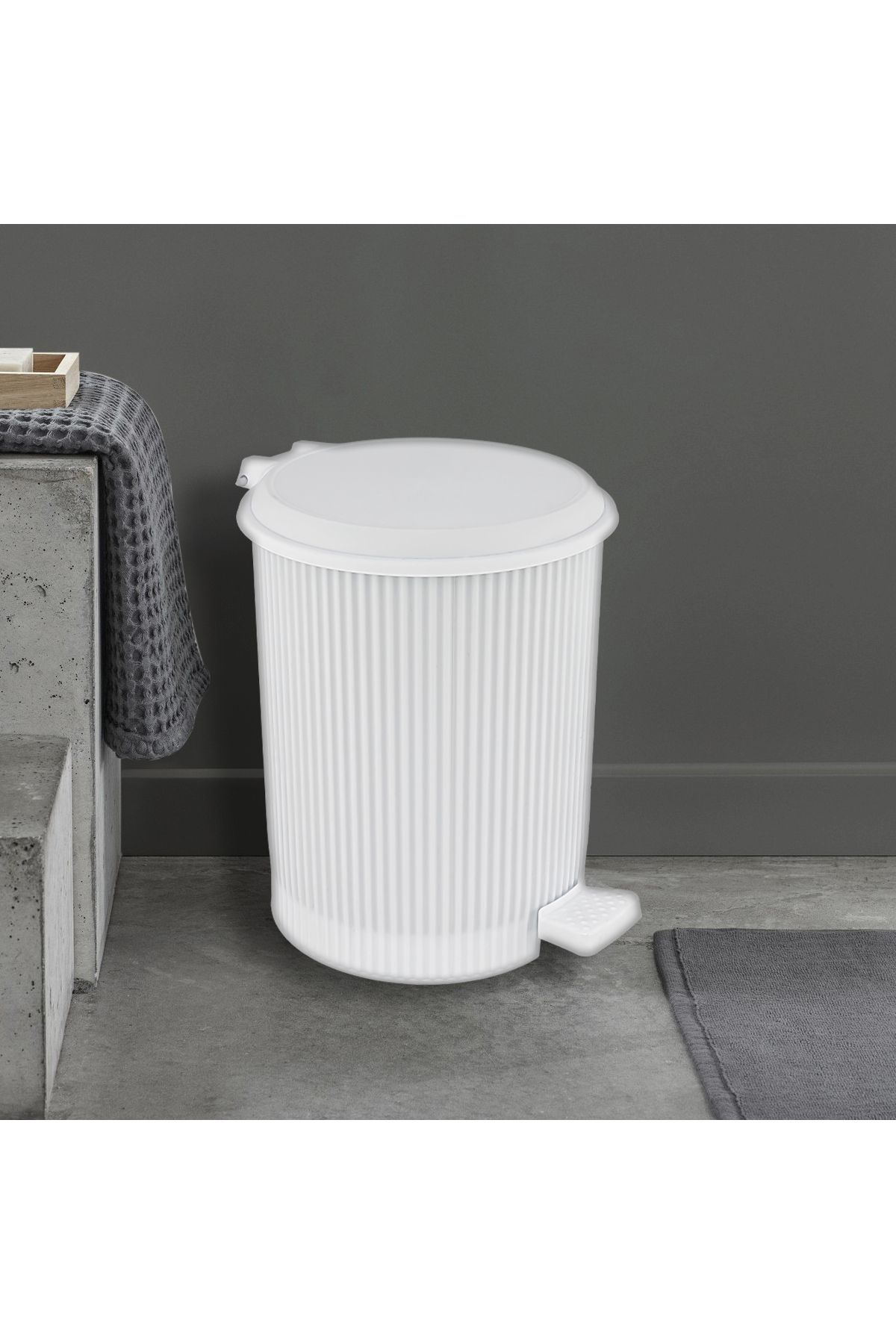 Elif Nostalji Pedalli Çöp Kovasi: 20 Litre