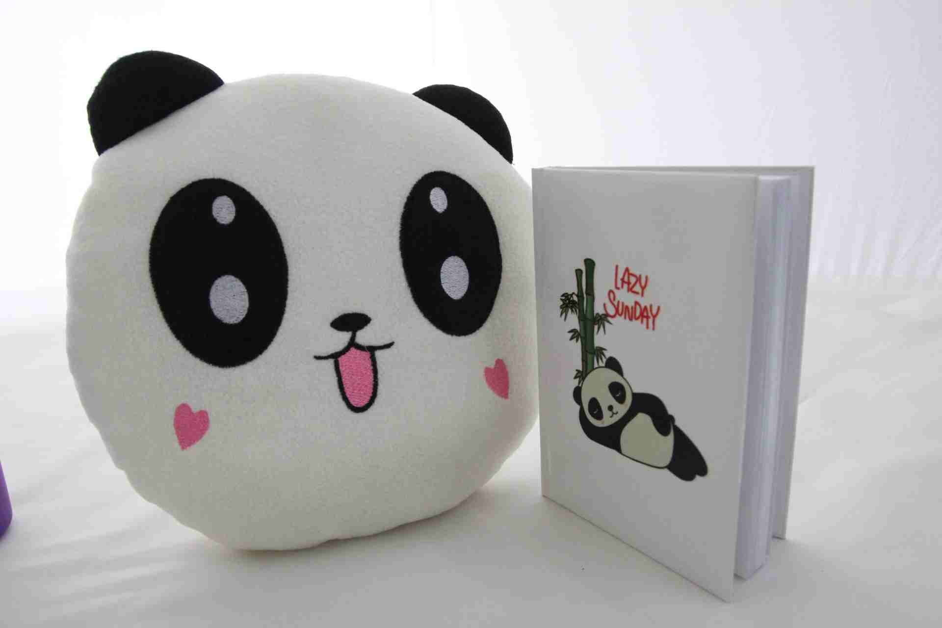 İhtiyaçavm Sevimli Pofuduk Panda Hediye Seti - Panda Baskili Defter Ve Panda Yastik Hediye Kutusu