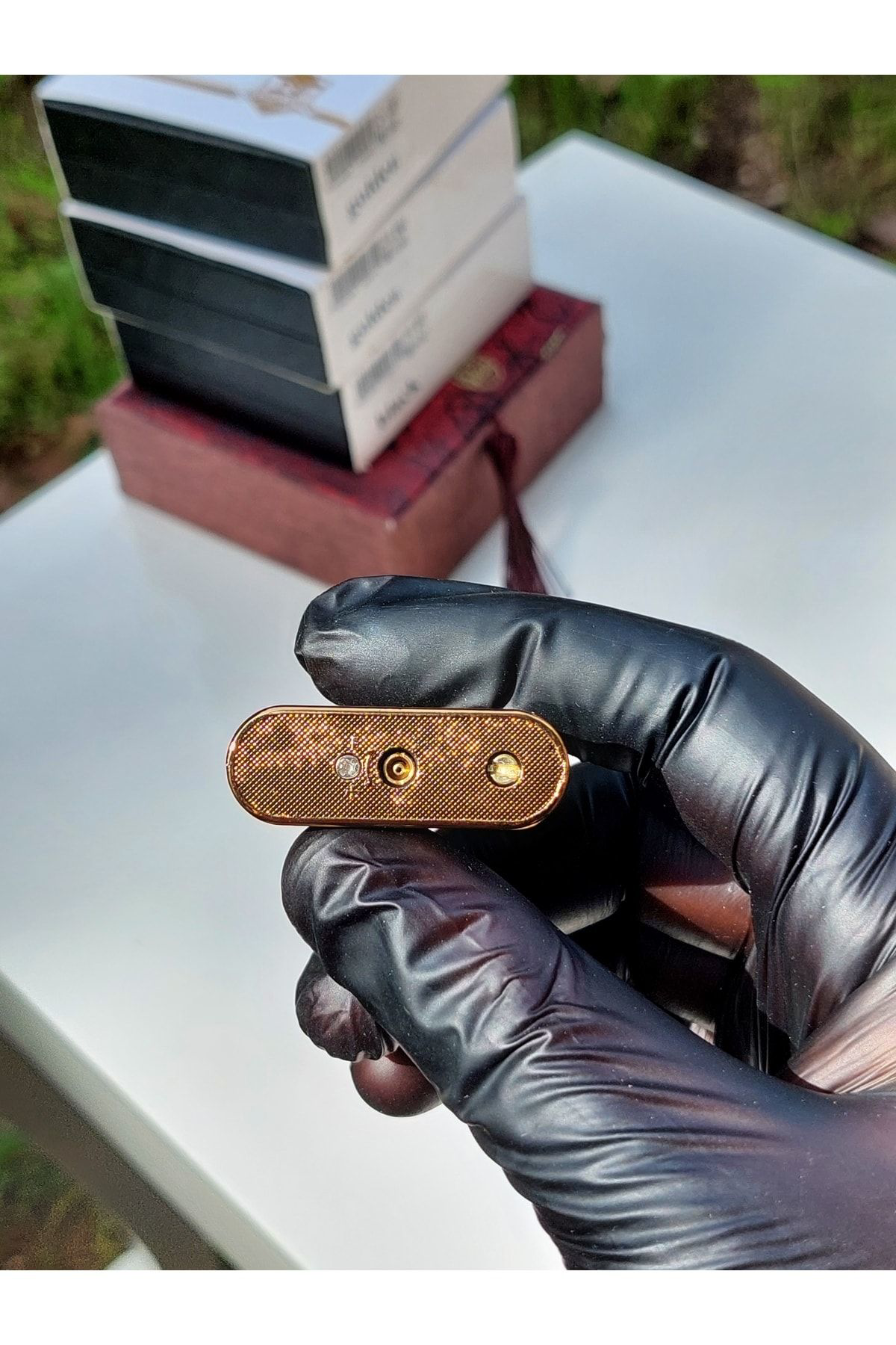 Pnp Yarim Kapakli Gövde İşlemeli Klasik Gazli Çakmak Siyah Üstü Gold