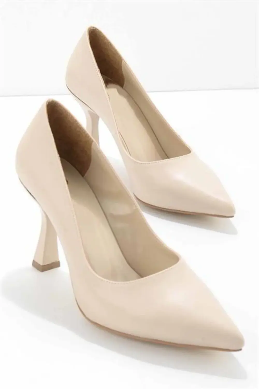 0101 Bej Kadın Klasik Topuklu Ayakkabı