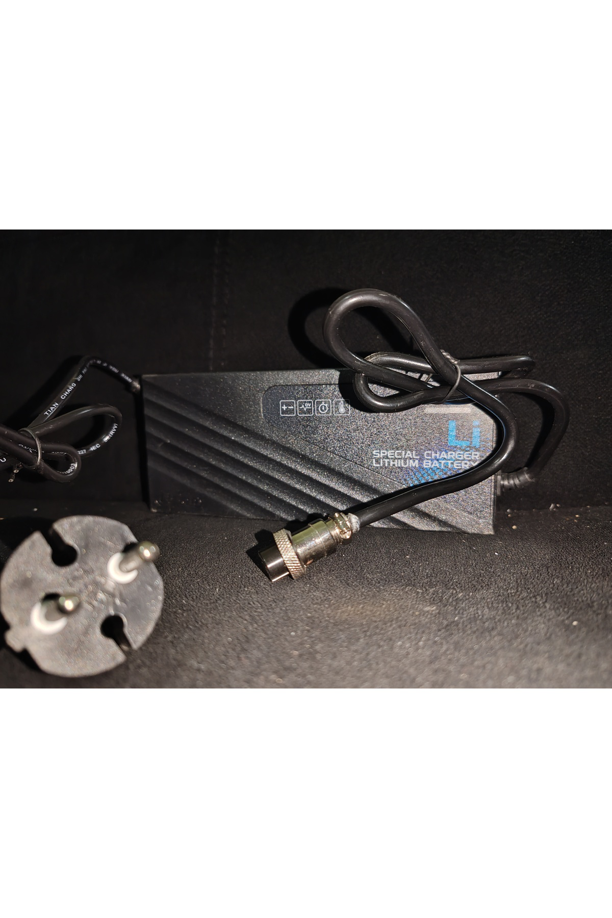 Onvo 013 Plus Hızlı Elektrikli Scooter Şarj Aleti 48 Volt Lityum İçin