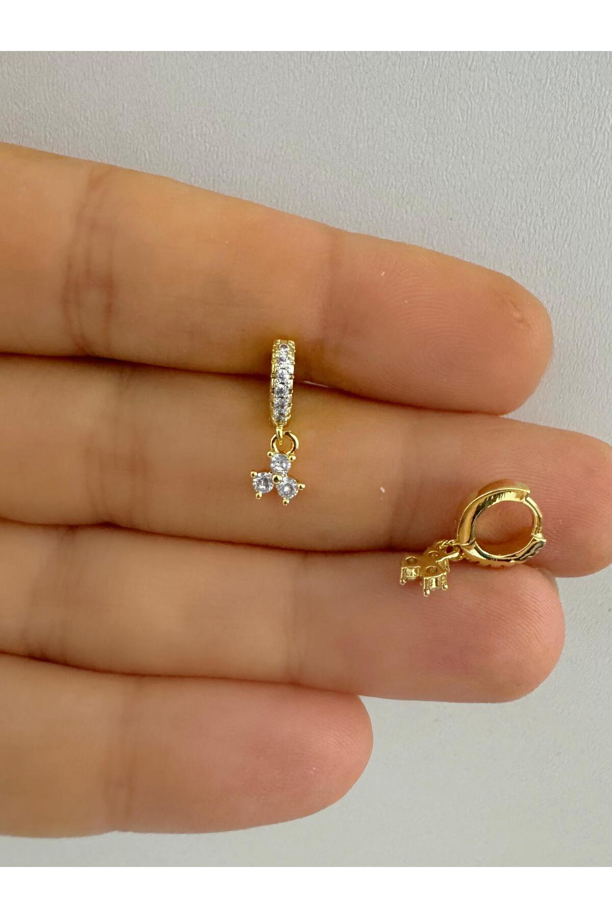 1 ADET 3TAŞ  SALLANTILI TRAGUS ROOK UYUMLU MİNİMAL HALKA PİERCİNG KÜPE