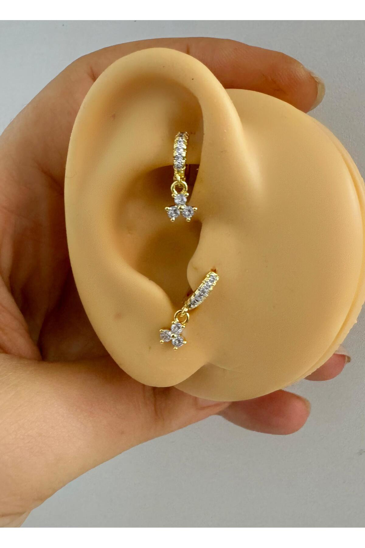 1 ADET 3TAŞ  SALLANTILI TRAGUS ROOK UYUMLU MİNİMAL HALKA PİERCİNG KÜPE