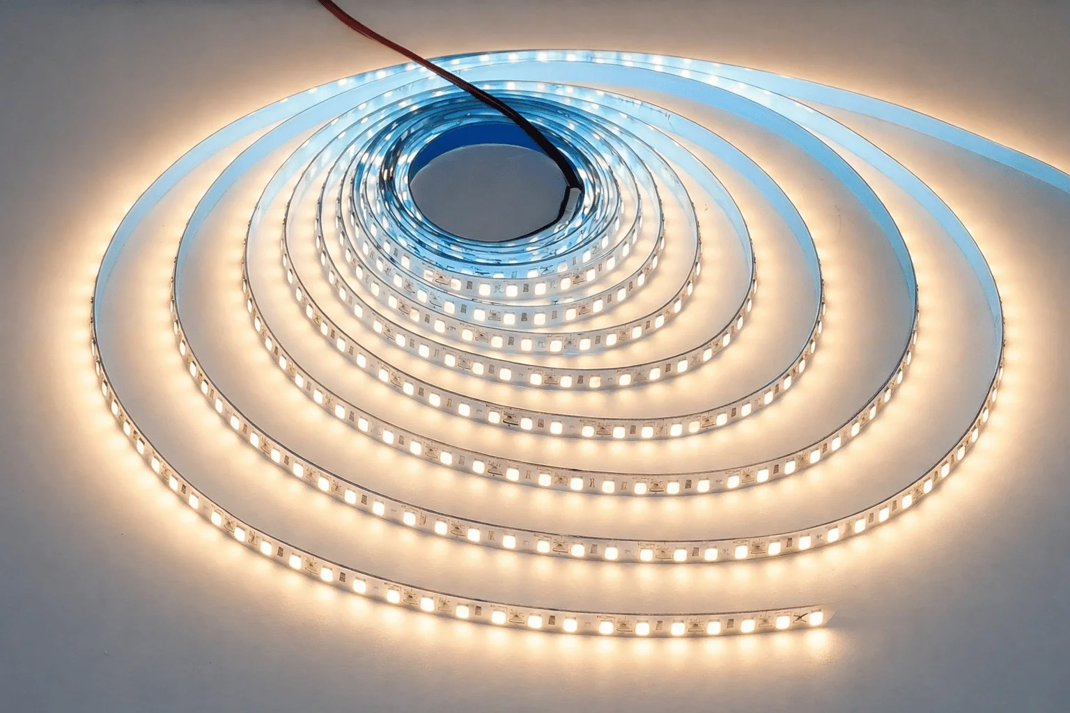 1 Adet 5 Metre NOAS YL40 4002 İç Mekan 60 Ledli Şerit Led 12V 3200K Gün Işığı