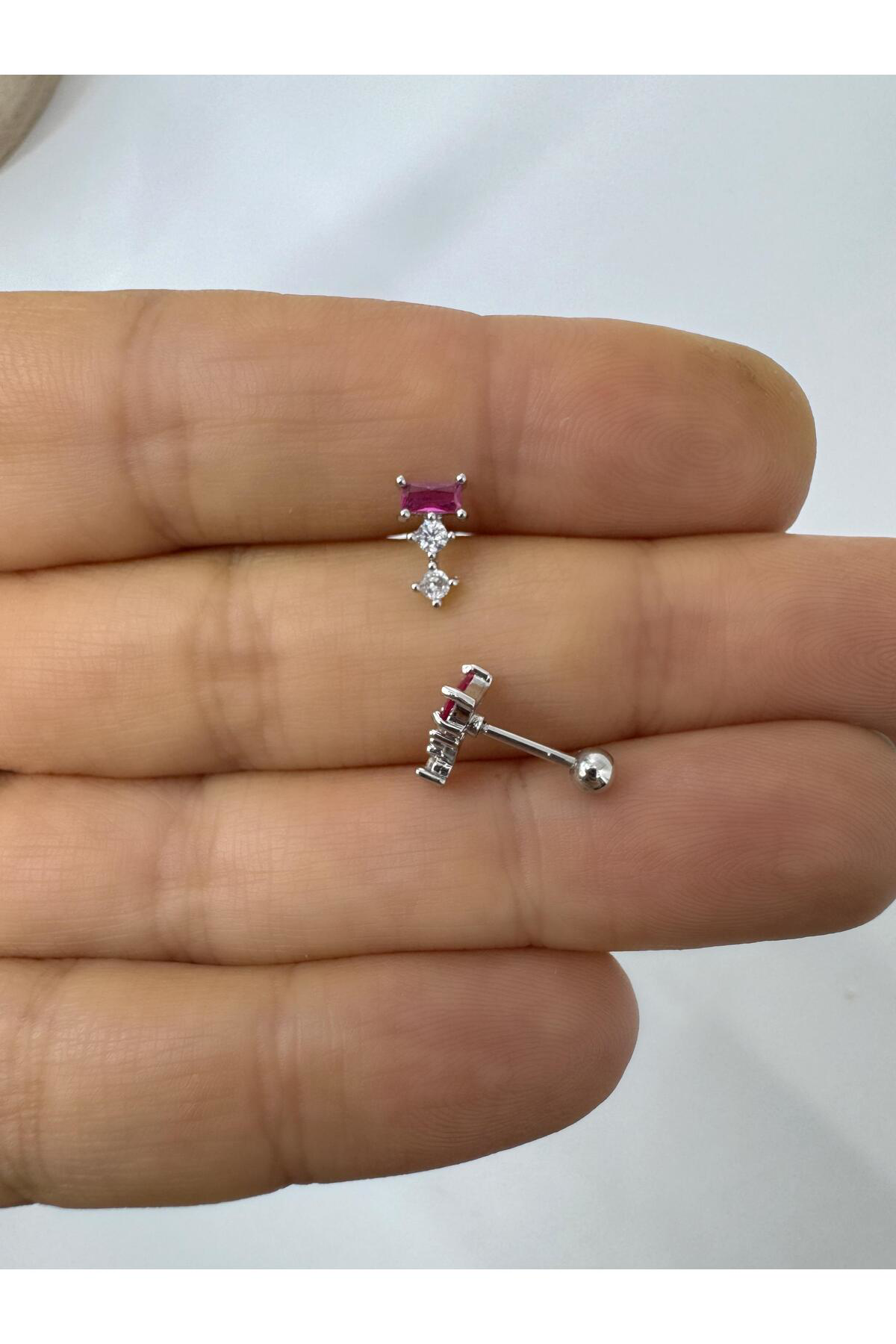 1 adet bordo zirkon taşlı helix tragus flat lobe uyumlu piercing