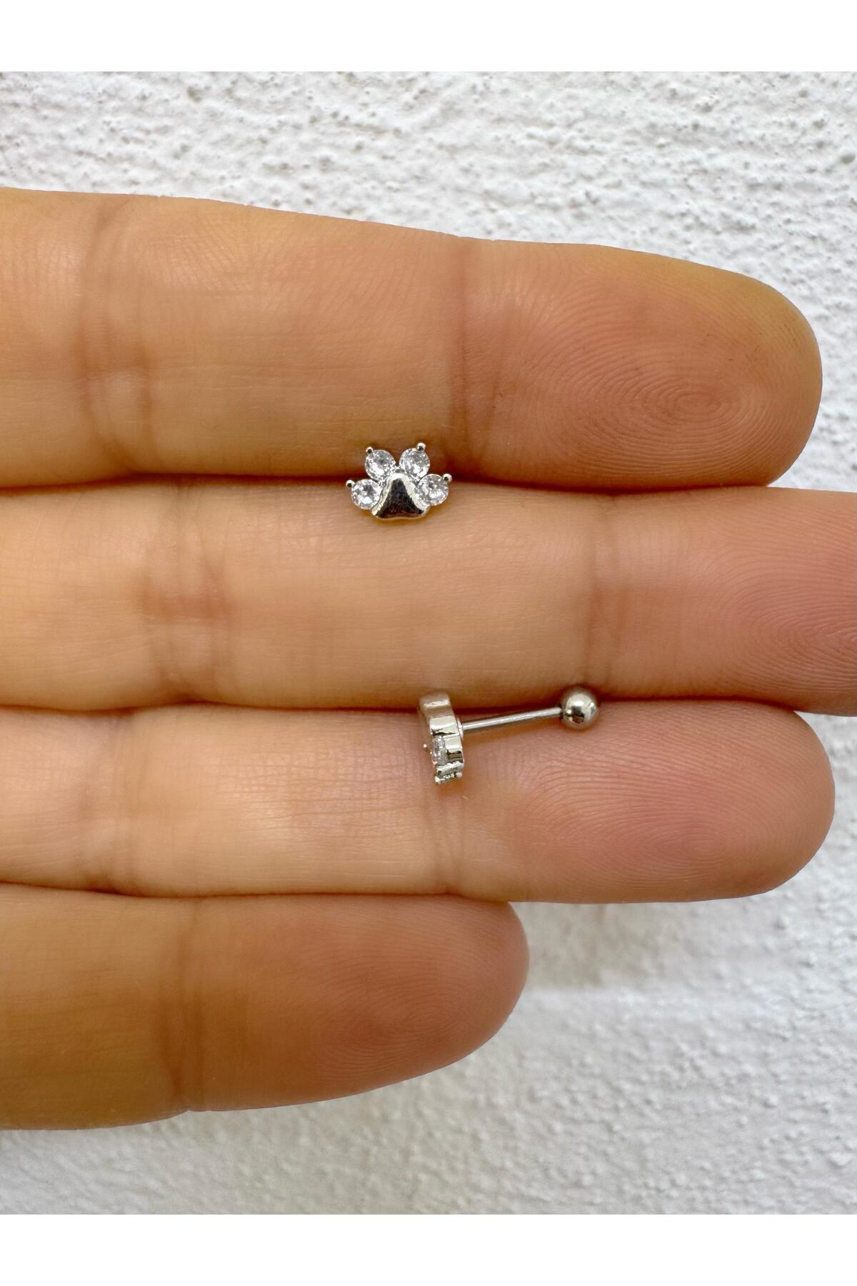 1 ADET ÇELİK BARLI ZİRKON TAŞLI PATİ ŞEKLİNDE TRAGUS HELİX KIKIRDAK LOBE UYUMLU PİERCİNG KÜPE