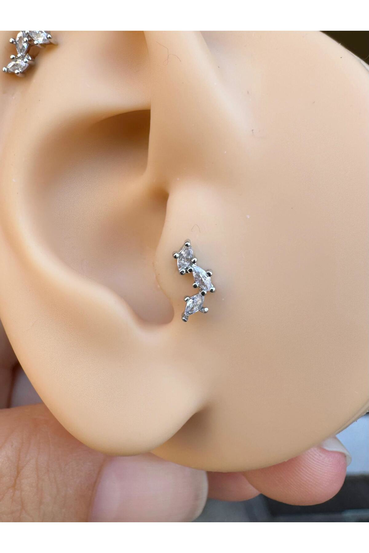1 adet çelik zirkon taşlı arkası düz önden takmalı tragus helix kıkırdak conch lobe uyumlu piercing