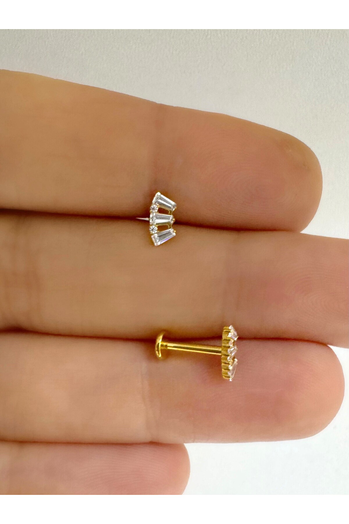 1 ADET G23 TİTANİUM ( TİTANYUM) ZİRKON TAŞLI TRAGUS HELİX CONCH KIKIRDAK LOBE UYUMLU PİERCİNG