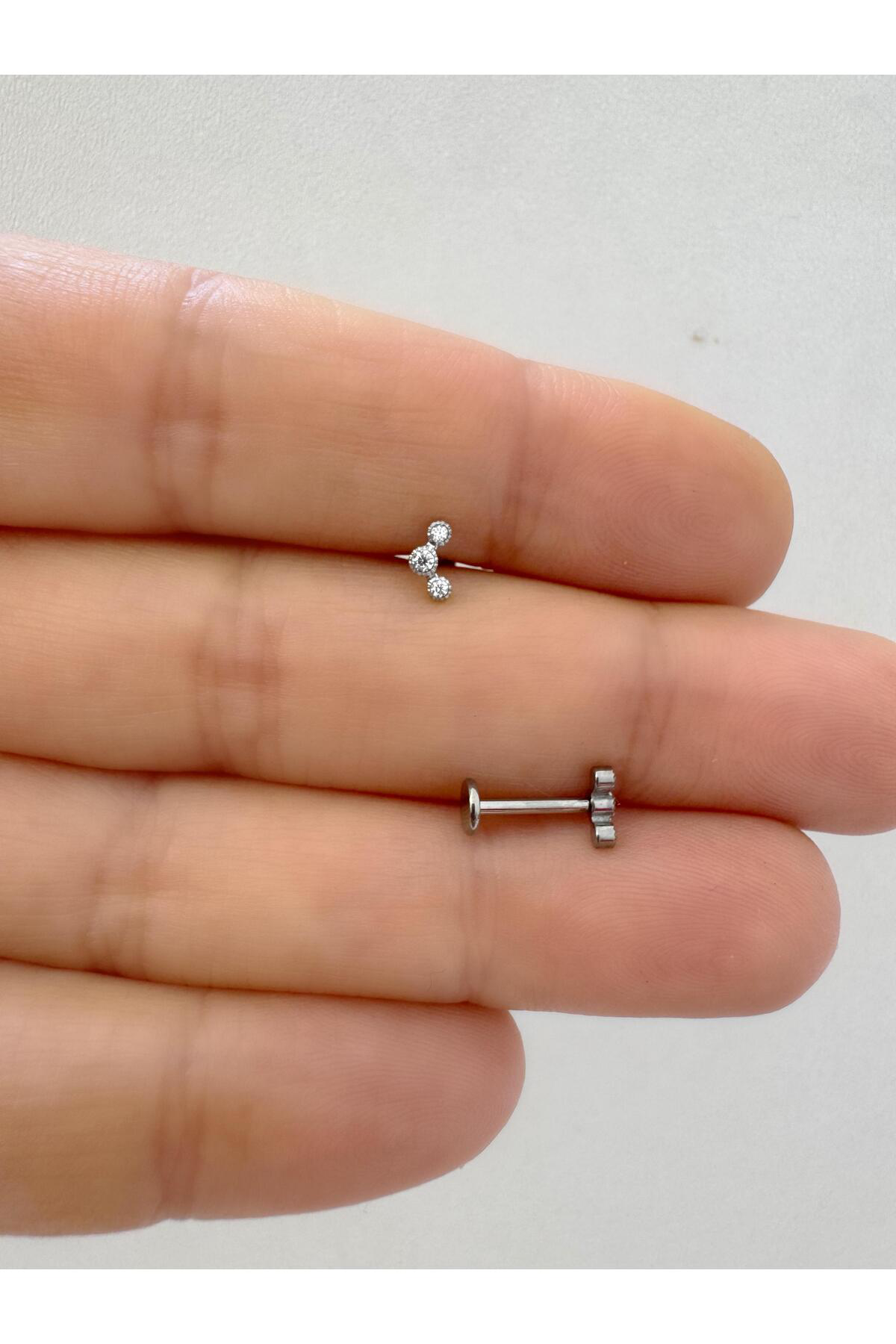 1 adet G23 TİTANİUM ( titanyum ) tragus helix kıkırdak uyumlu piercing