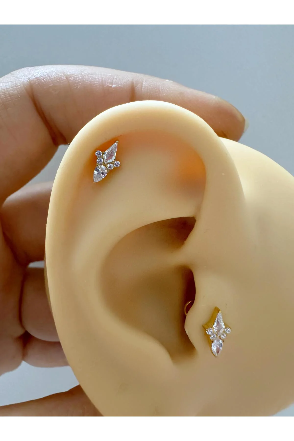 1 adet G23 TİTANİUM ( titanyum) zirkon taşlı tragus kıkırdak  con