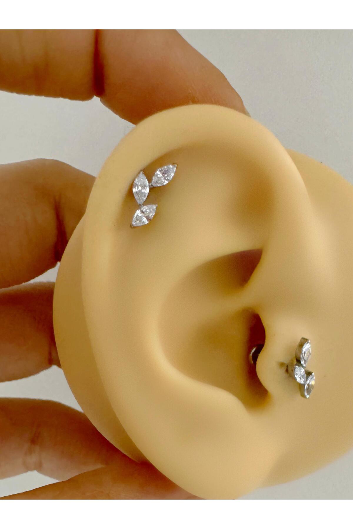 1 Adet G23 Titanium ( Titanyum ) Zirkon Taşlı Tragus Helix Lobe Uyumlu Piercing