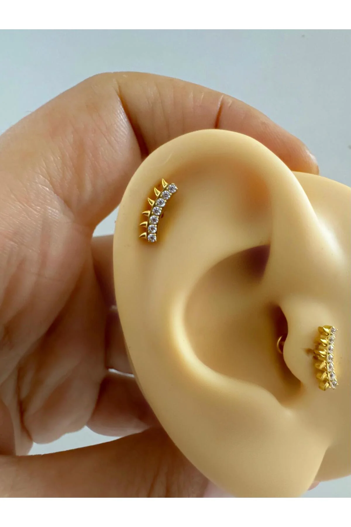 1 adet G23 TİTANİUM ( titanyum) zirkon taşlı tragus kıkırdak  conch flat  helix lobe uyumlu piercing
