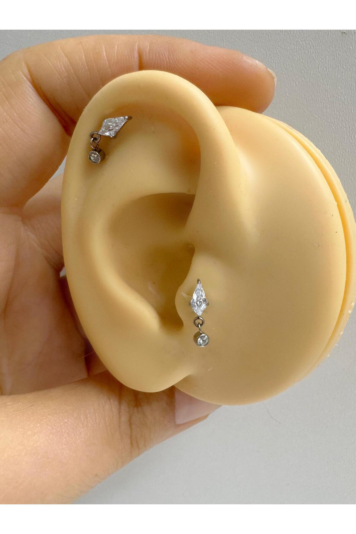 1 ADET G23 TİTANİUM ( TİTANYUM) ZİRKON TAŞLI TRAGUS HELİX LOBE KIKIRDAK CONCH UYUMLU PİERCİNG