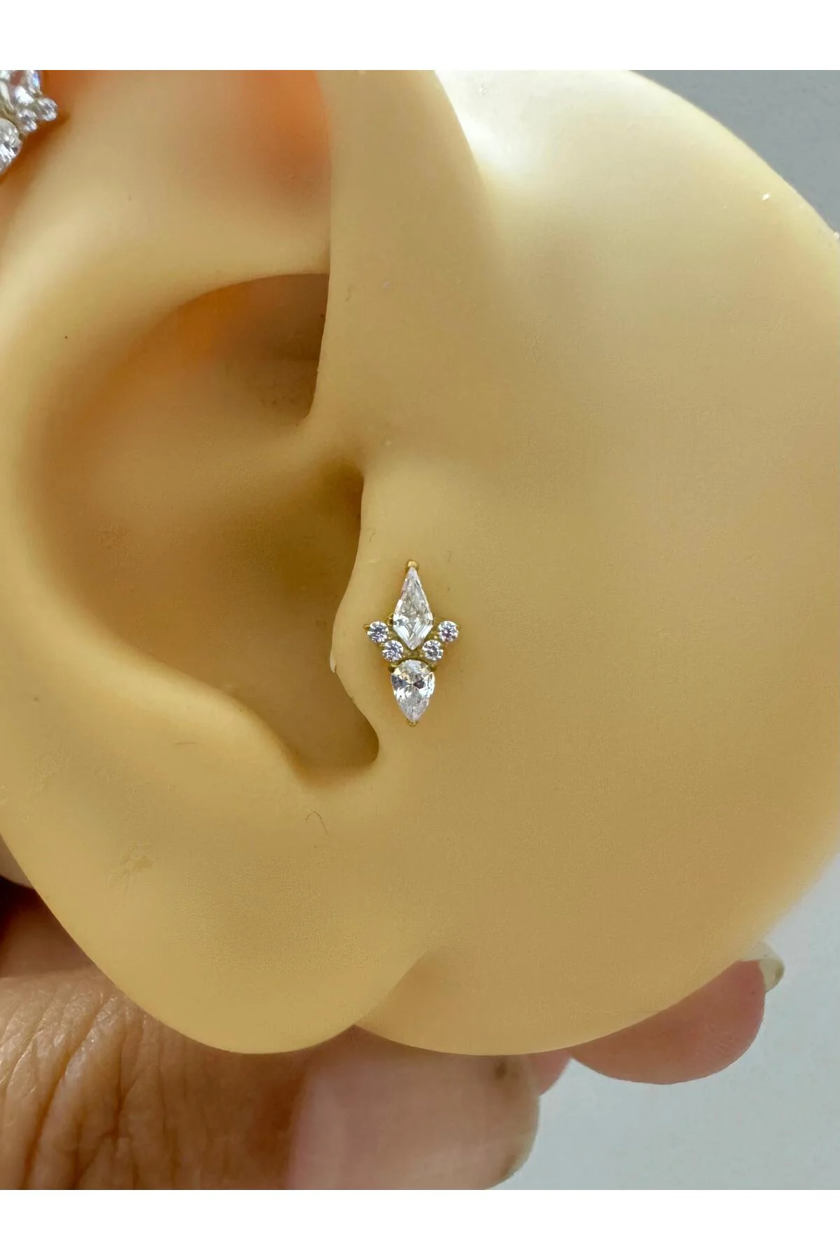 1 adet G23 TİTANİUM ( titanyum) zirkon taşlı tragus kıkırdak  con