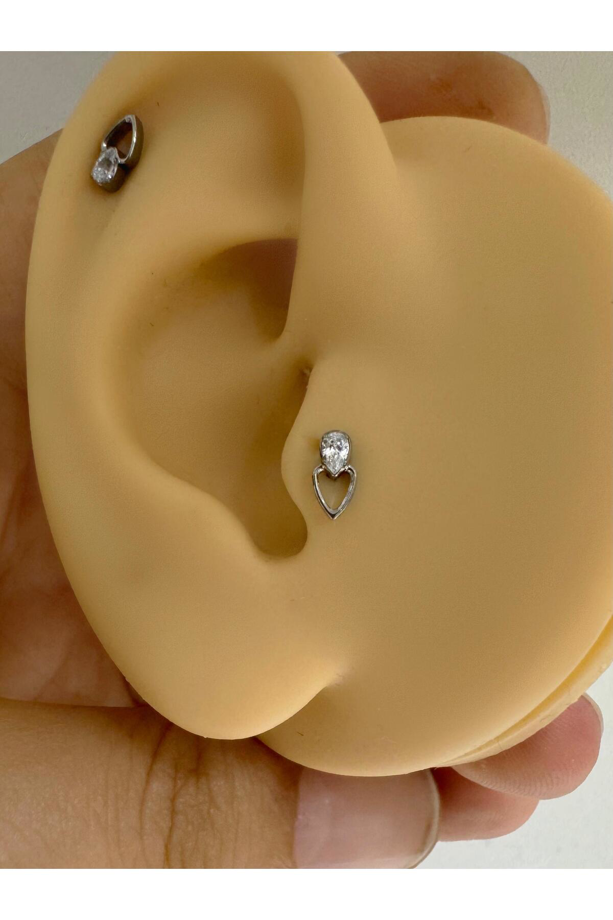 1 ADET G23 TİTANİUM ( TİTANYUM) ZİRKON TAŞLI TRAGUS HELİX CONCH KIKIRDAK LOBE UYUMLU PİERCİNG