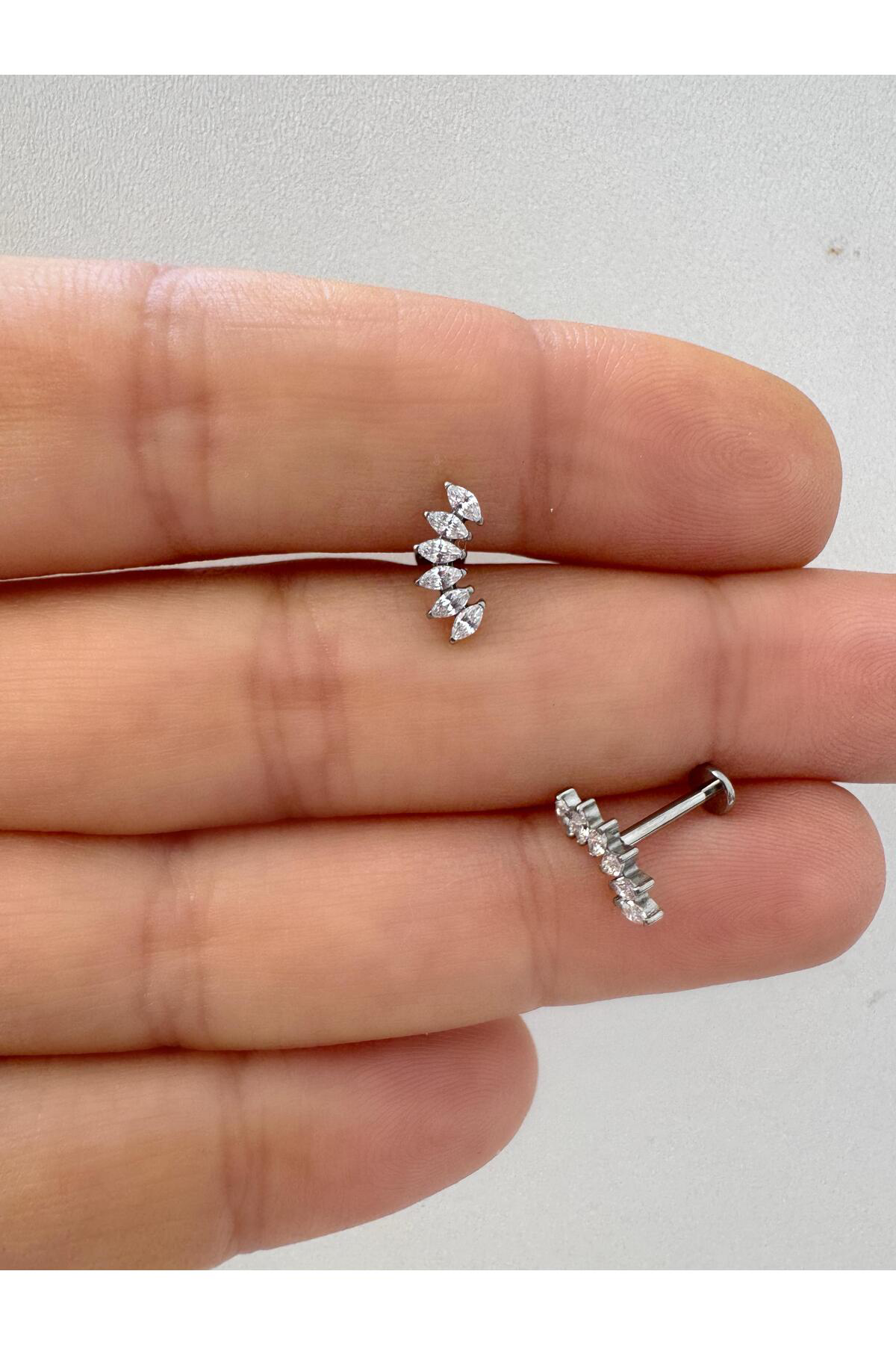 1 adet G23 TİTANİUM ( titanyum ) tragus helix kıkırdak uyumlu piercing