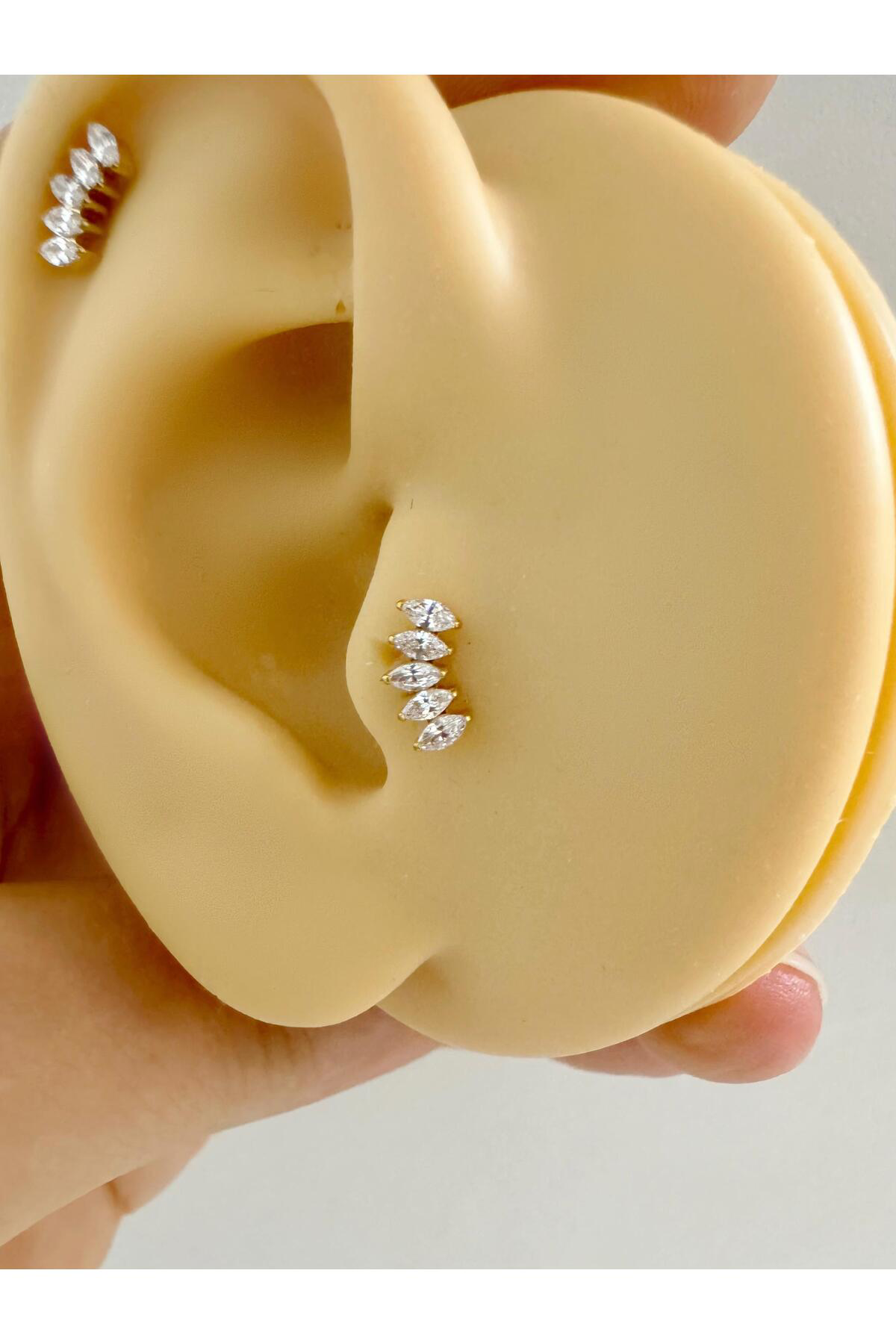 1 adet G23 TİTANİUM ( titanyum) zirkon taşlı tragus kıkırdak   he