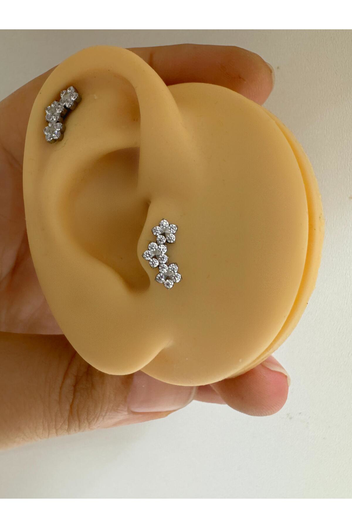 1 ADET G23 TİTANİUM (TİTANYUM) ZİRKON TAŞLI TRAGUS HELİX LOBE KIKIRDAK CONCH UYUMLU PİERCİNG