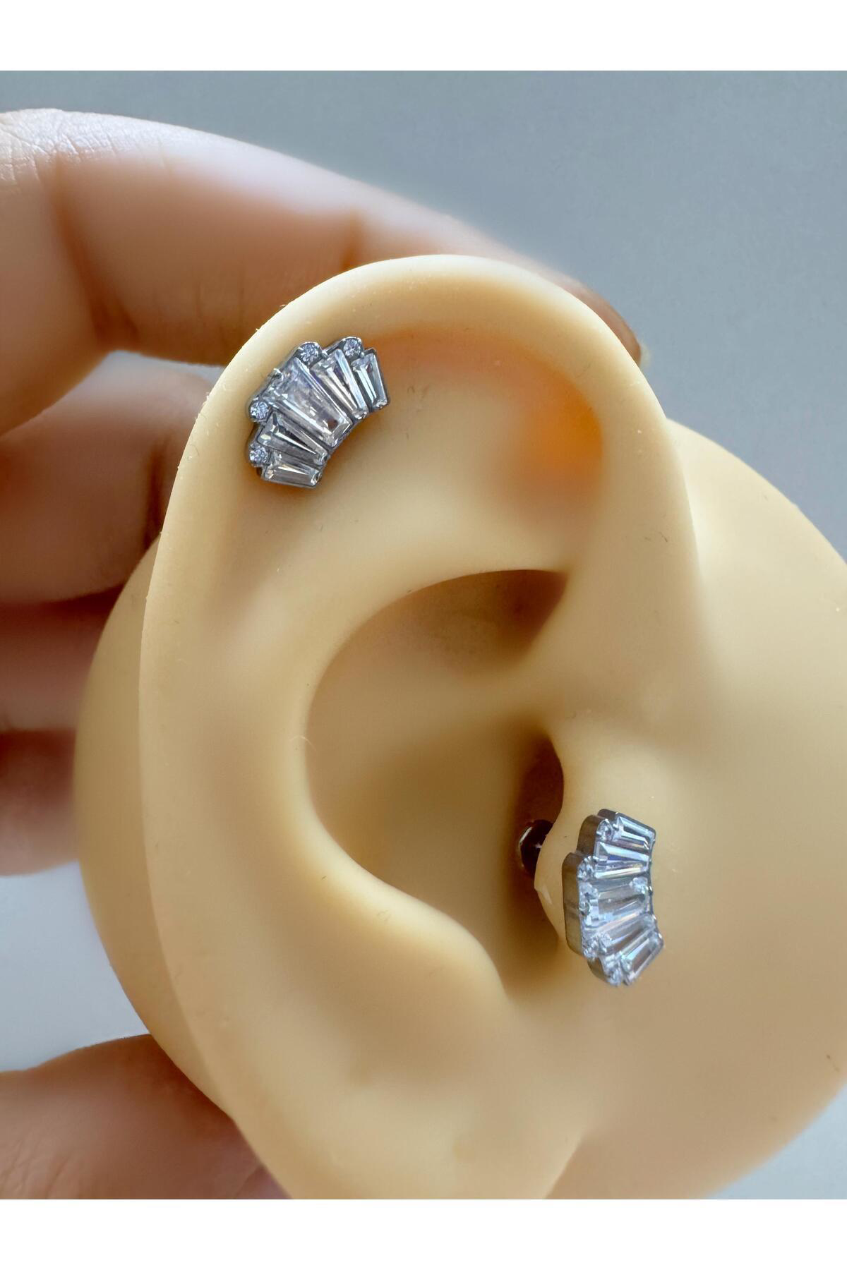 1 adet G23 TİTANİUM ( titanyum) zirkon taşlı tragus kıkırdak  con