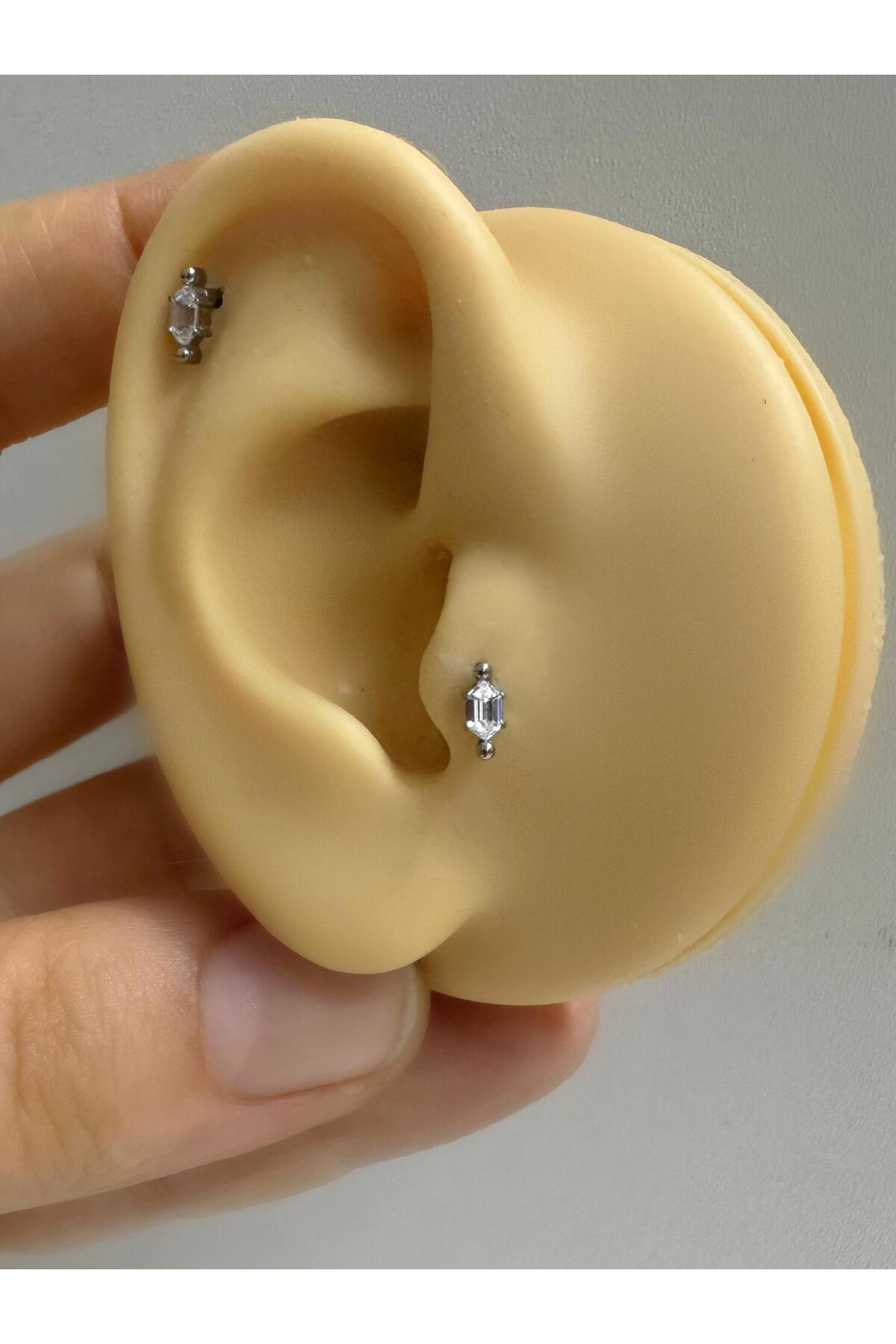 1 ADET G23 TİTANİUM (TİTANYUM) ZİRKON TAŞLI MİNİMAL TRAGUS HELİX 
