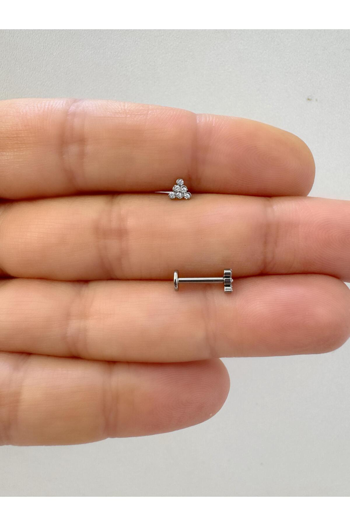 1 adet G23 TİTANİUM ( titanyum ) tragus helix kıkırdak uyumlu piercing