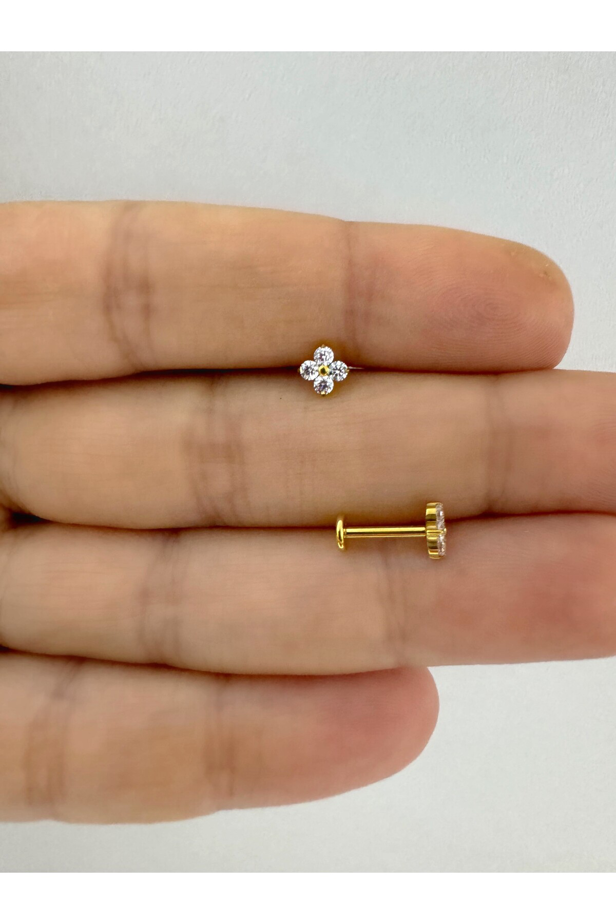 1 ADET G23 TİTANİUM ( TİTANYUM )ÇİÇEK MODEL TRAGUS HELİX CONCH LOBE UYUMLU PİERCİNG
