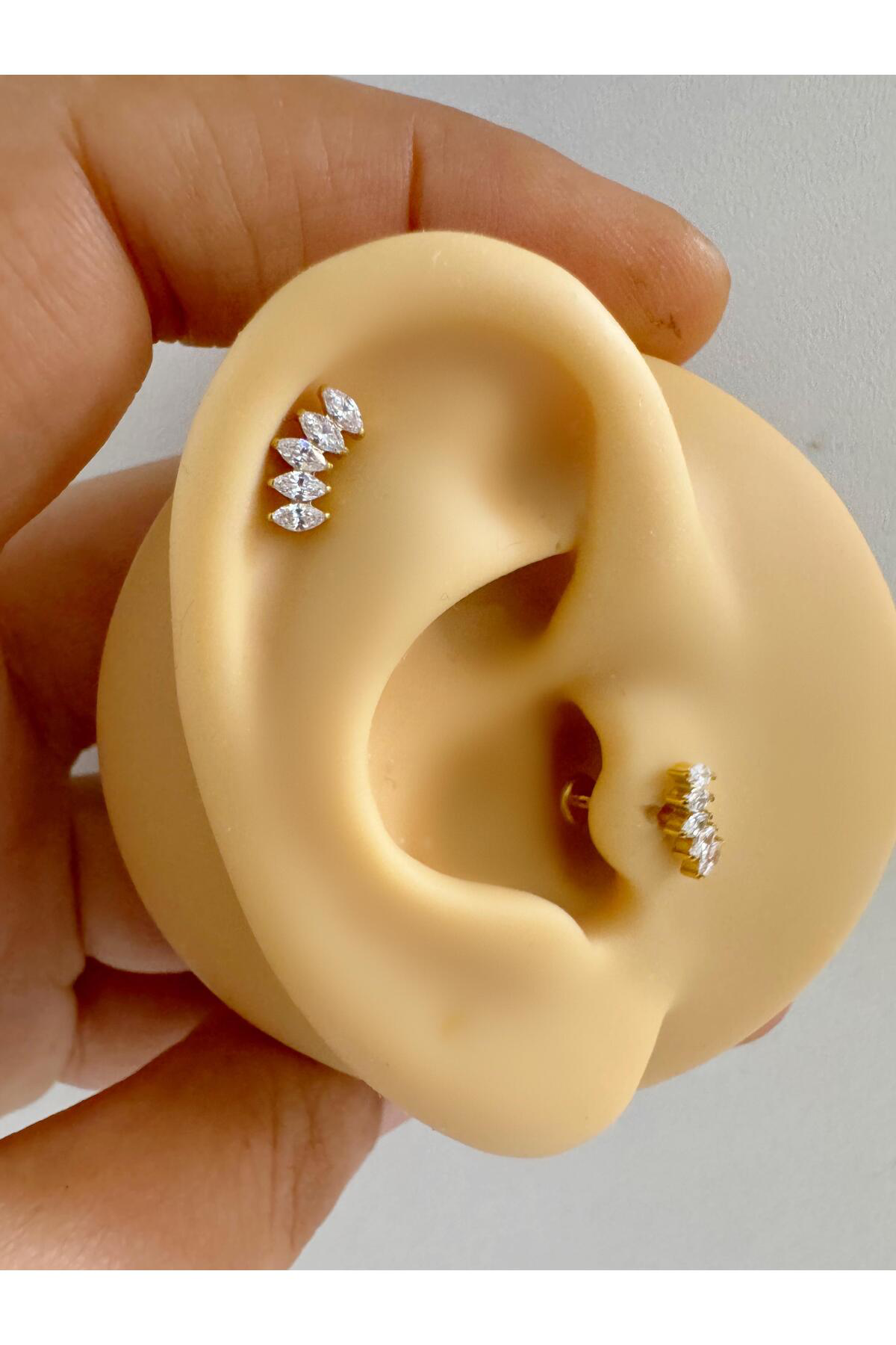 1 adet G23 TİTANİUM ( titanyum) zirkon taşlı tragus kıkırdak   he