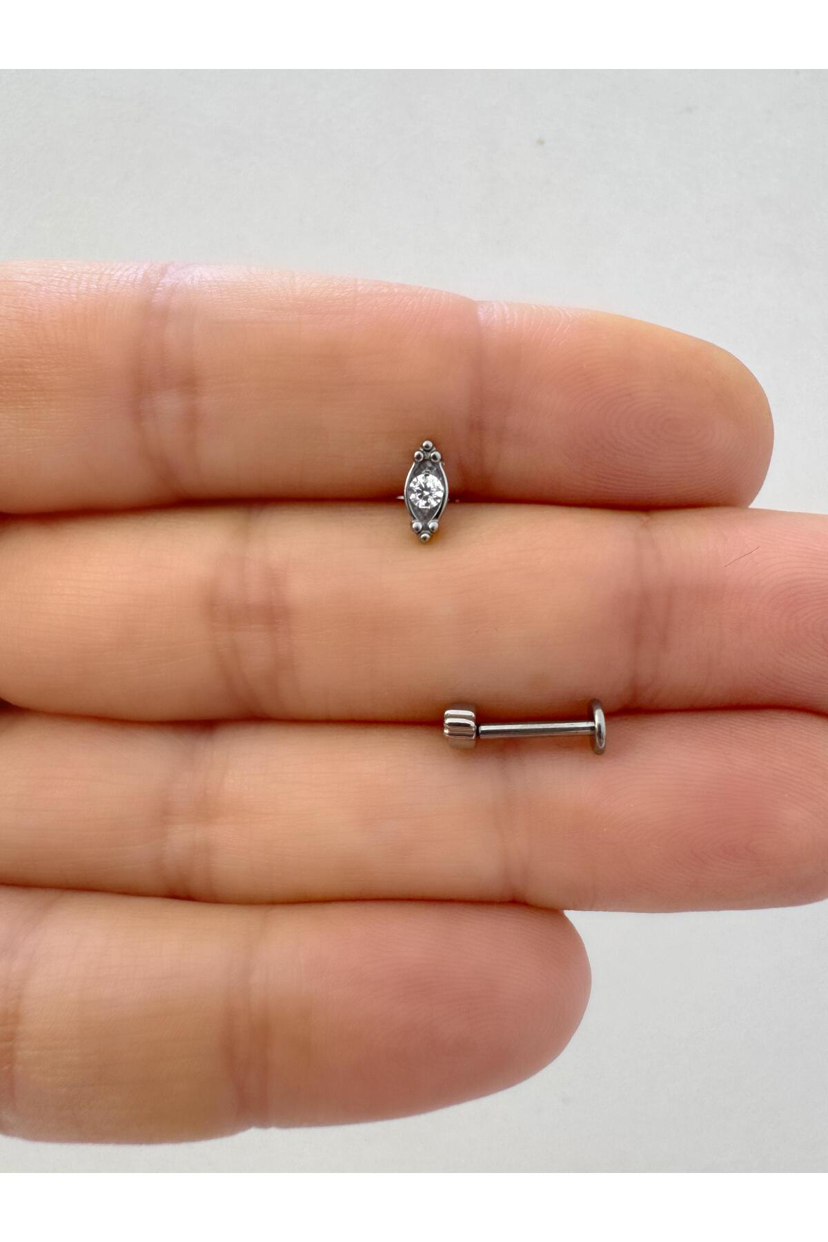 1 adet G23 TİTANİUM ( titanyum ) tragus helix kıkırdak uyumlu piercing Fiyatı, Yorumları ve Özellikleri