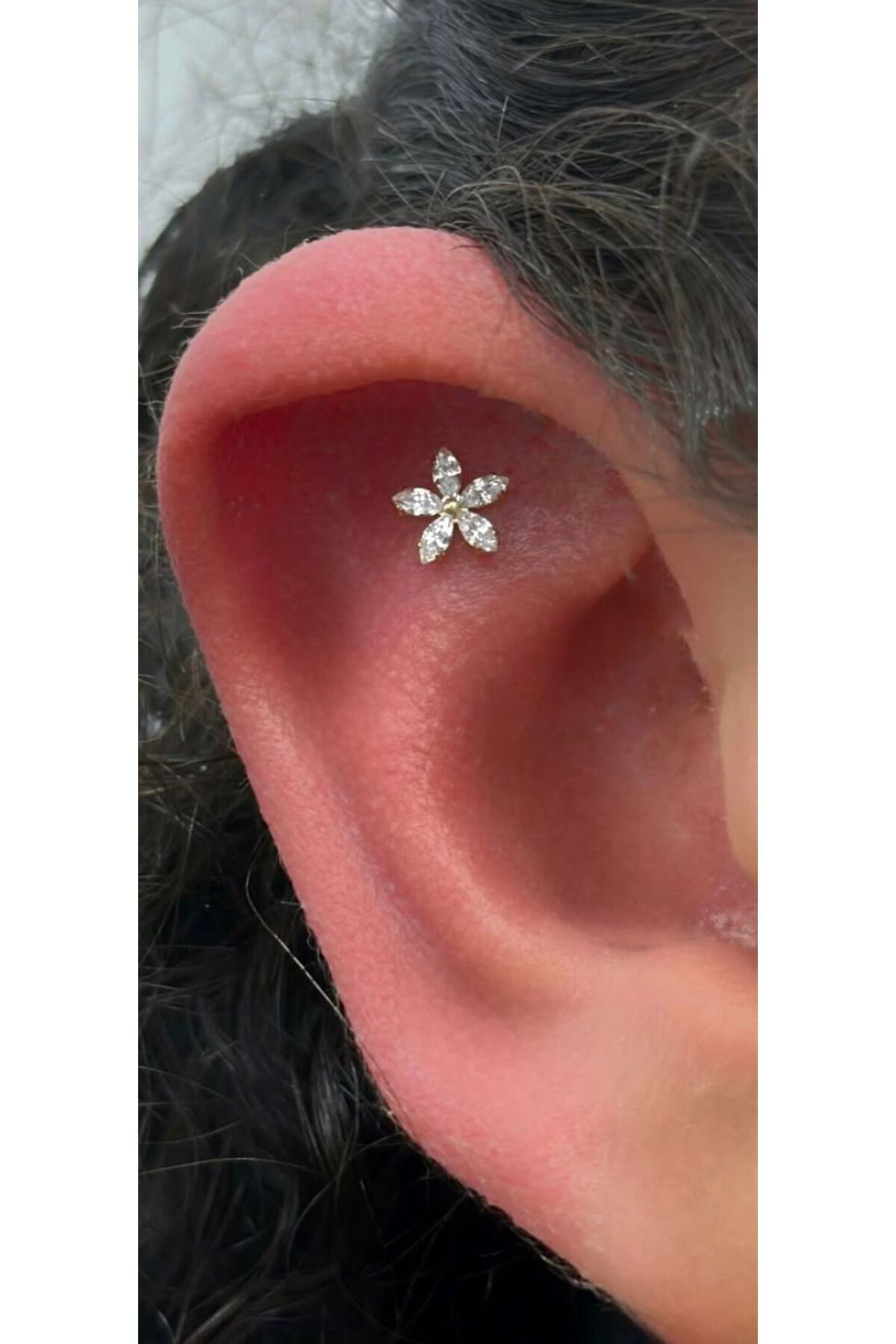 1 adet G23 TİTANİUM ( titanyum) zirkon taşlı tragus kıkırdak  conch flat  helix lobe uyumlu piercing